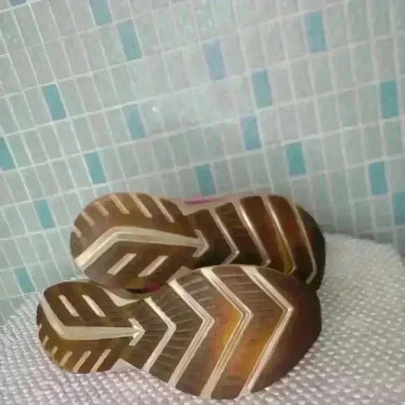 Brooks Women's Levitate 2 Purple/Pink Athletic Running Shoes - Picture 12 of 13